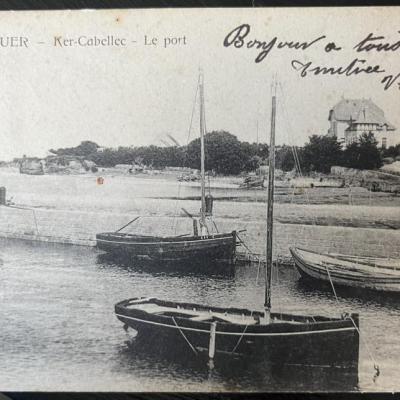 grande maison a été construite autour de 1900 par Monsieur Ribard, un aïeul de mon mari, ensuite elle est passée à Monsieur Simon puis un Monsieur dont on ne se souvient plus du nom ... Puis à Monsieur Lafolie et enfin au comité d'entreprise de Rhône-Poulenc.